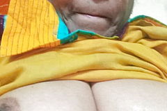 Desi Old aunty Showing Boobs